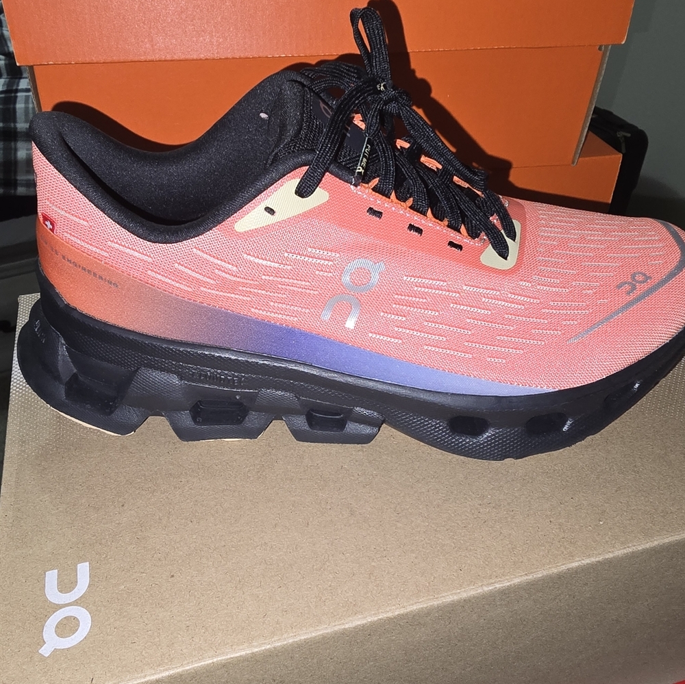 ON CLOUDSPARK, SIZE 8, FLAME/BLACK, WOMENS